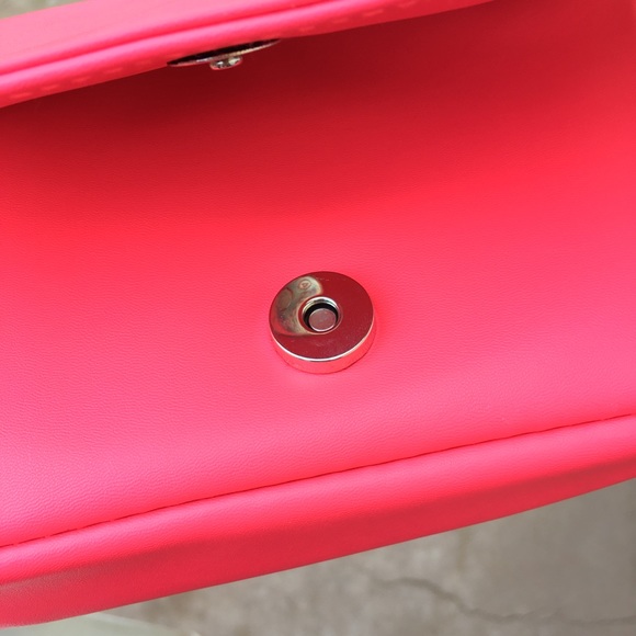 Pink Purse - Picture 4 of 7